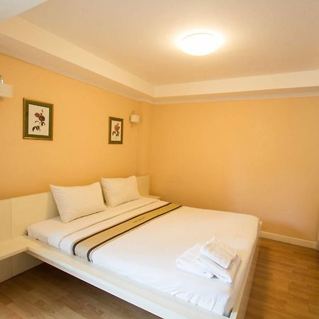 Triple Palms House Hotel Chiang Mai Ngoại thất bức ảnh
