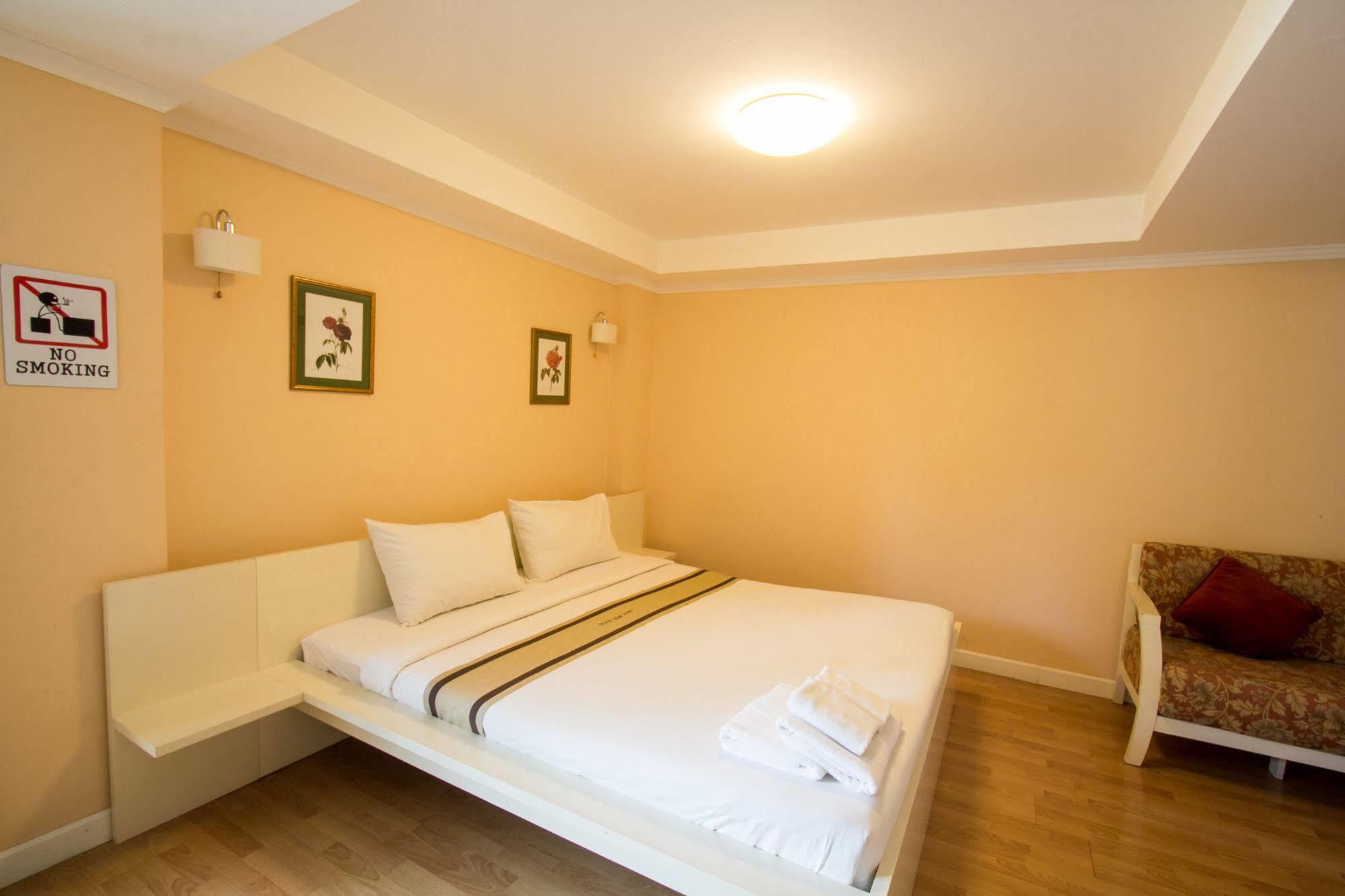 Triple Palms House Hotel Chiang Mai Ngoại thất bức ảnh