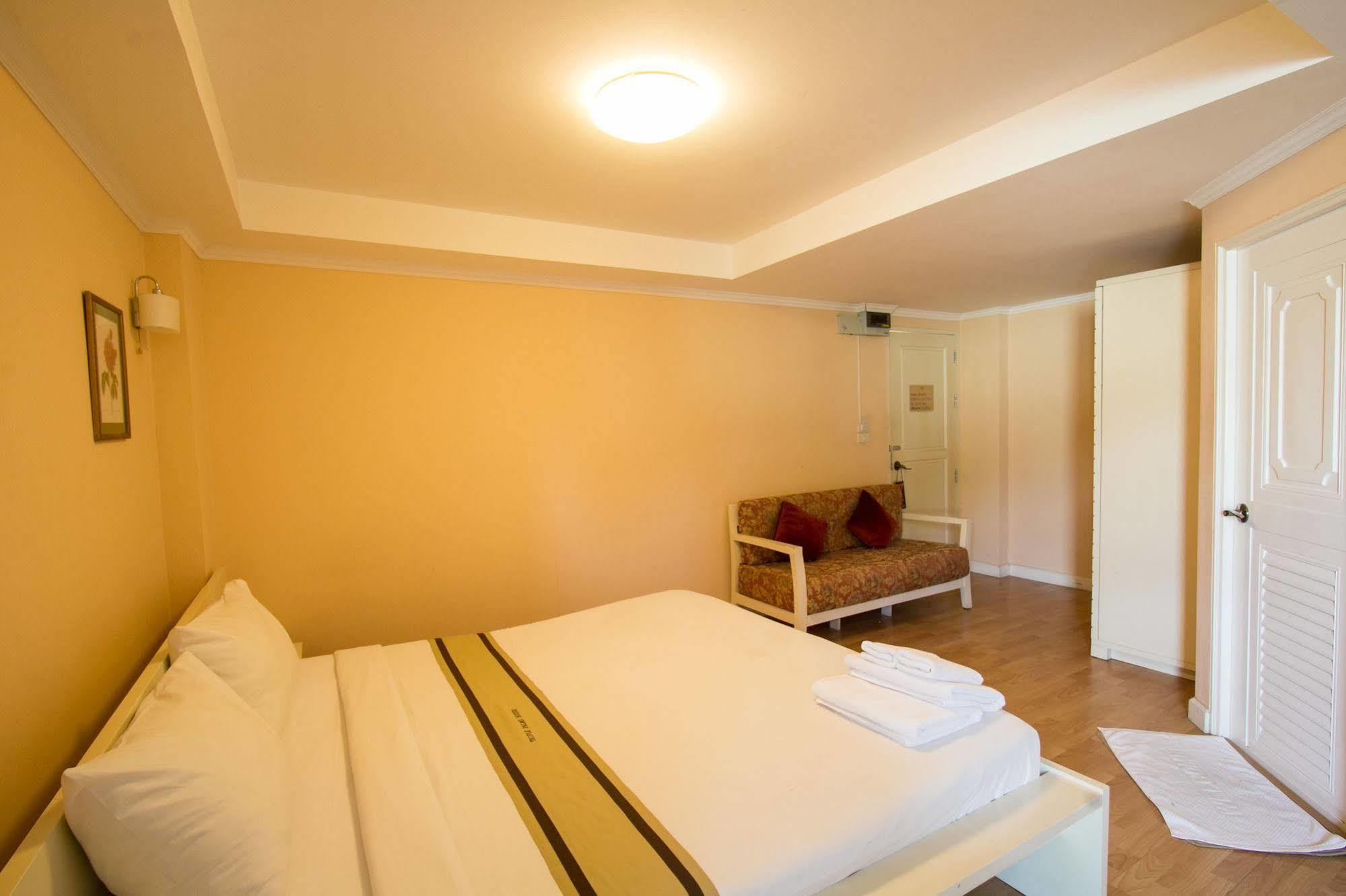 Triple Palms House Hotel Chiang Mai Ngoại thất bức ảnh