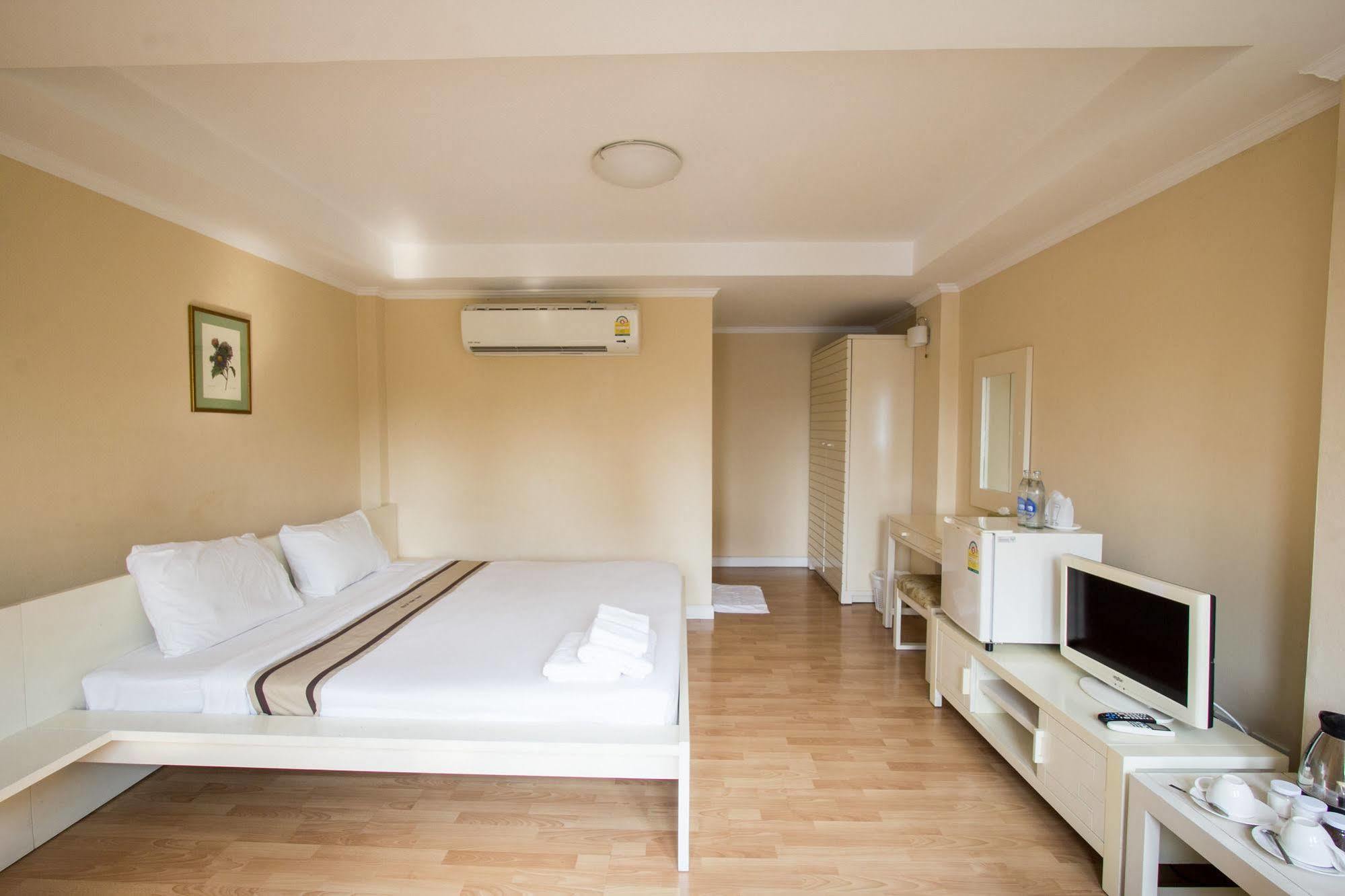 Triple Palms House Hotel Chiang Mai Ngoại thất bức ảnh